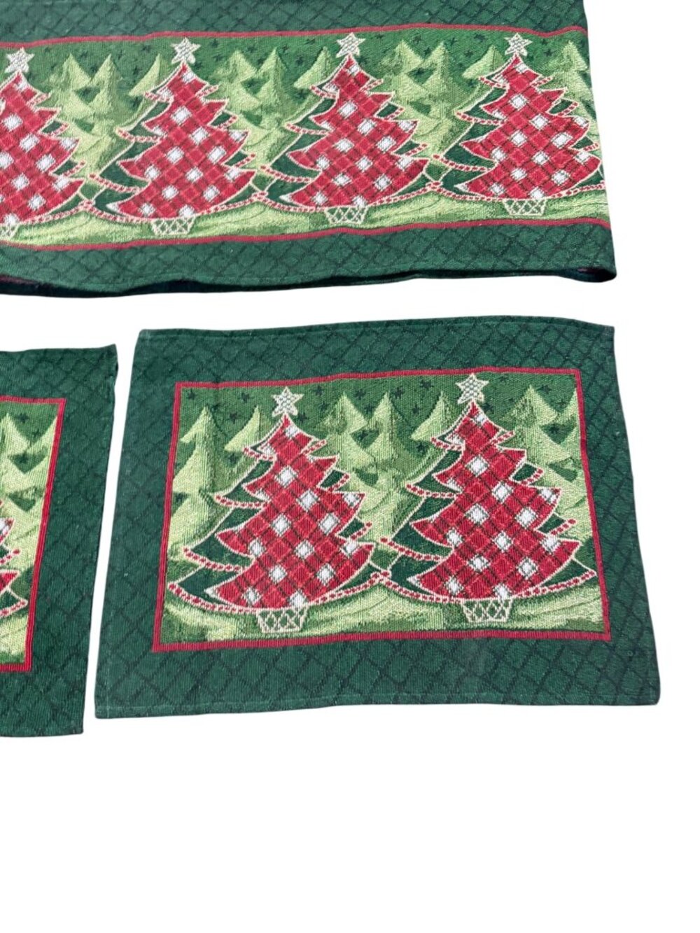 Holiday Christmas Tree Runner & Placemats Set Green & Red Quilted Pattern Festiv - Picture 2 of 3